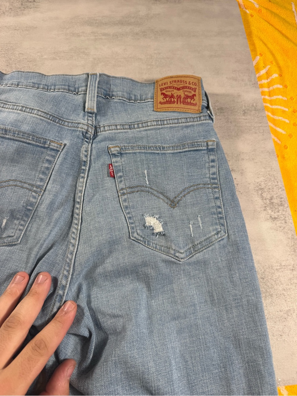 Levi's light blue high-rise straight crop jean shorts - Picture 3 of 5